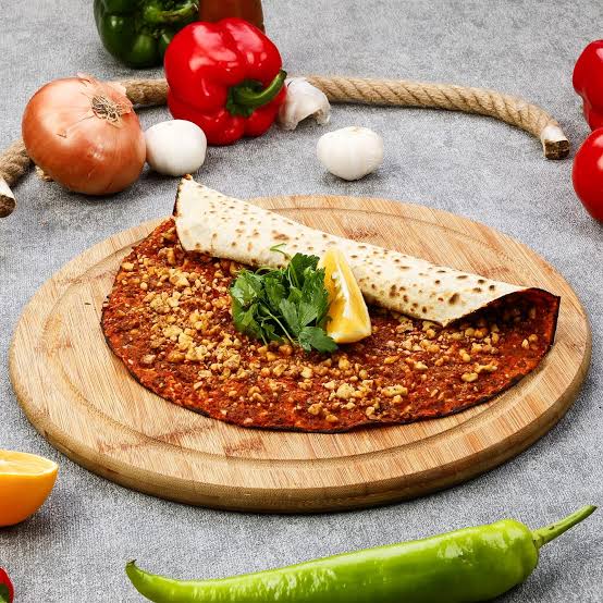 CEVİZLİ LAHMACUN